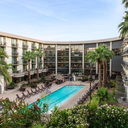 Embassy Suites By Hilton Phoenix Biltmore Екстериор снимка