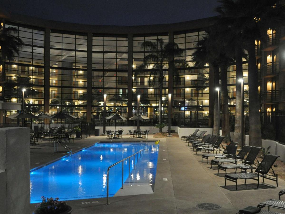 Embassy Suites By Hilton Phoenix Biltmore Екстериор снимка