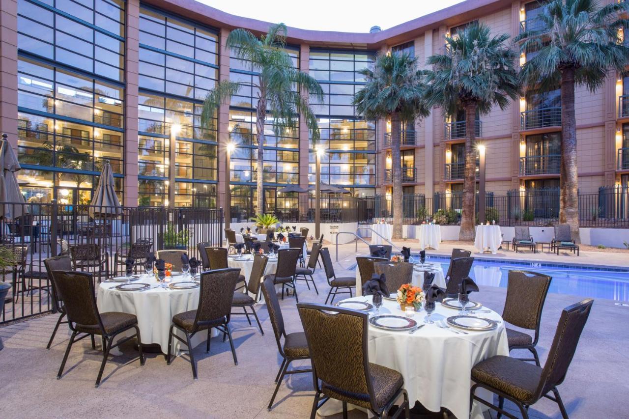 Embassy Suites By Hilton Phoenix Biltmore Екстериор снимка