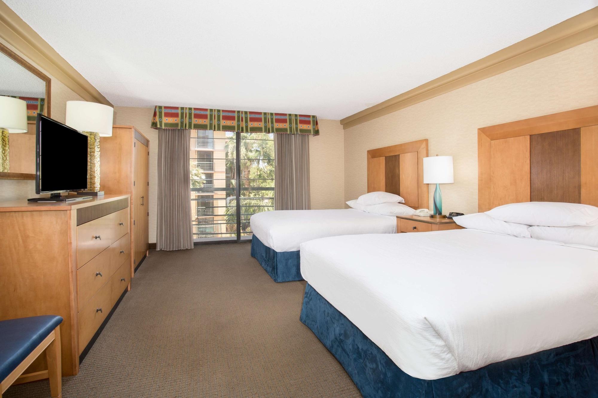 Embassy Suites By Hilton Phoenix Biltmore Екстериор снимка
