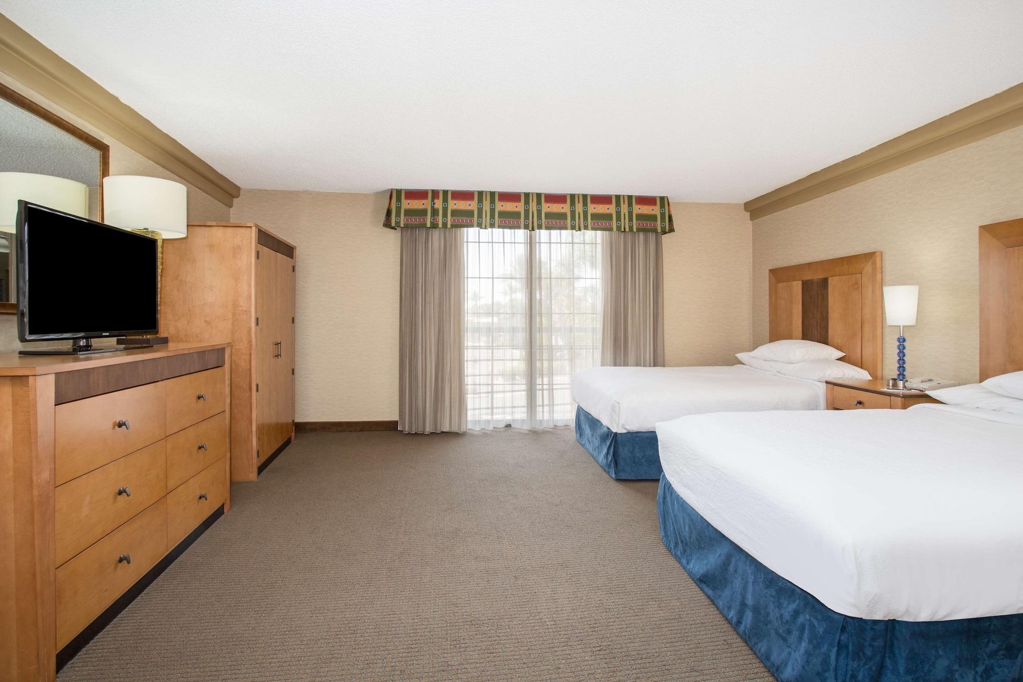 Embassy Suites By Hilton Phoenix Biltmore Екстериор снимка