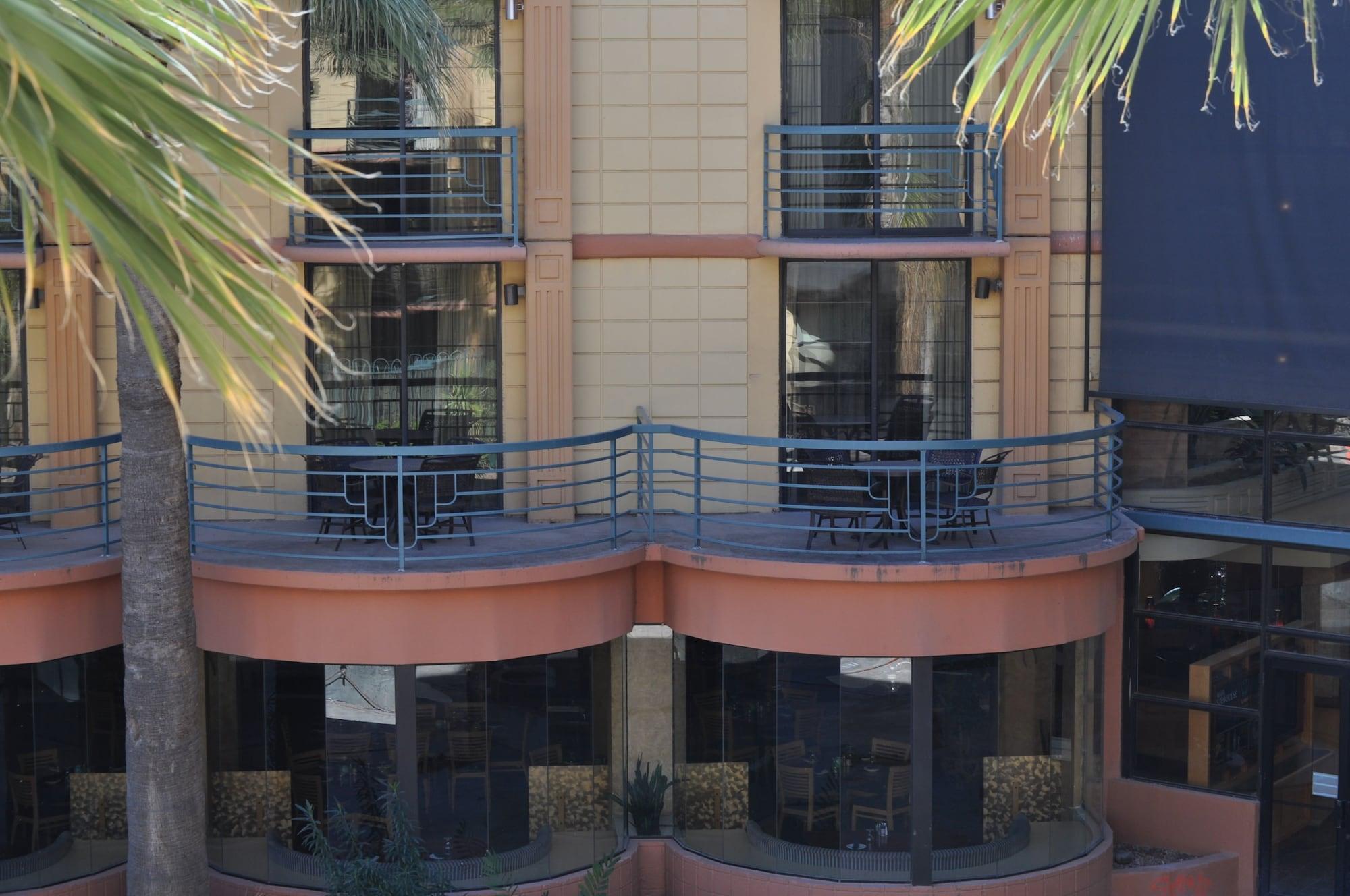 Embassy Suites By Hilton Phoenix Biltmore Екстериор снимка
