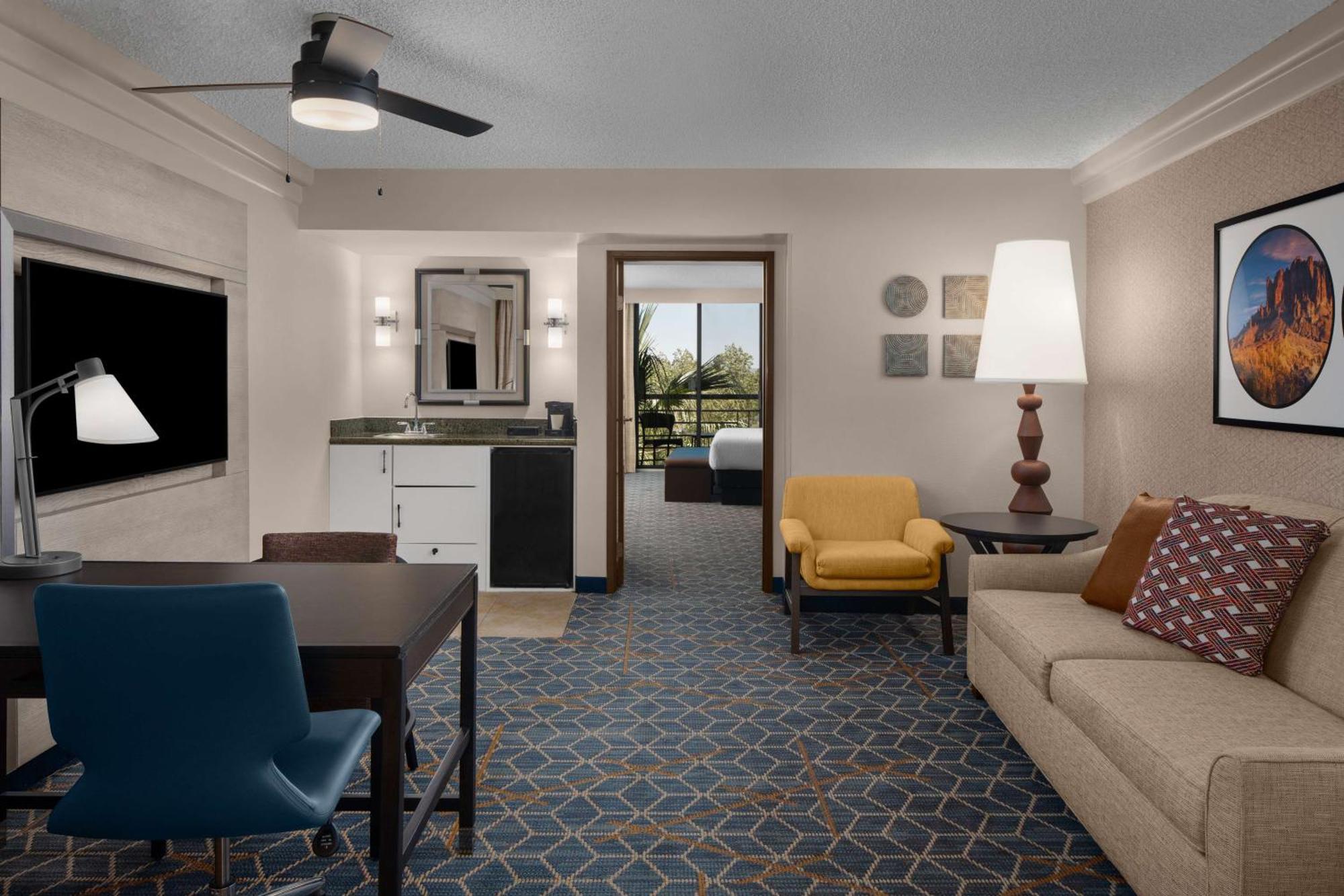 Embassy Suites By Hilton Phoenix Biltmore Екстериор снимка