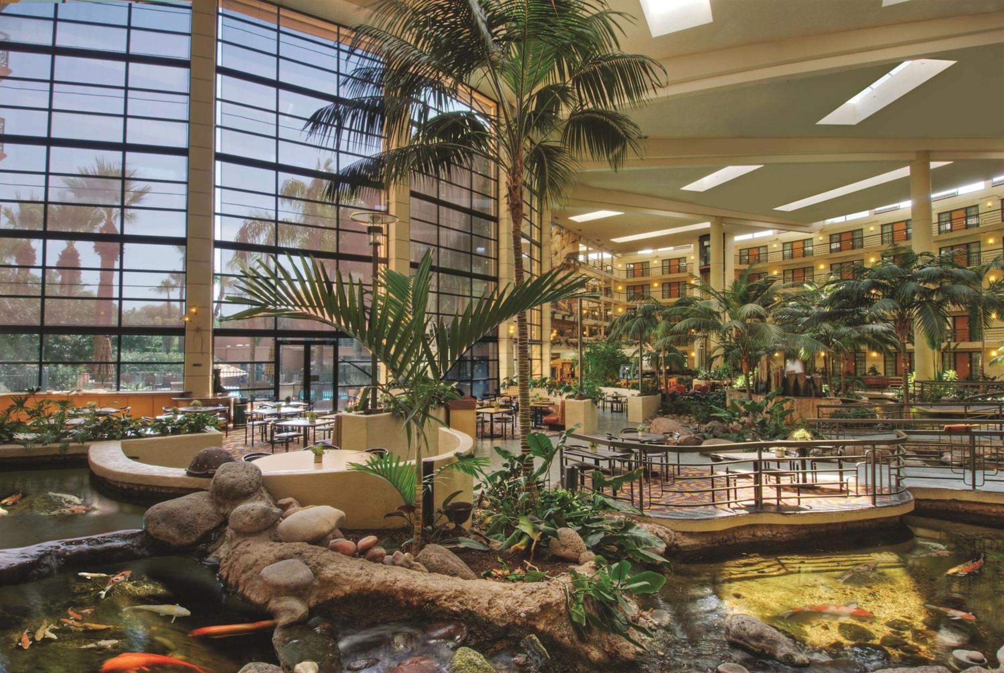 Embassy Suites By Hilton Phoenix Biltmore Екстериор снимка