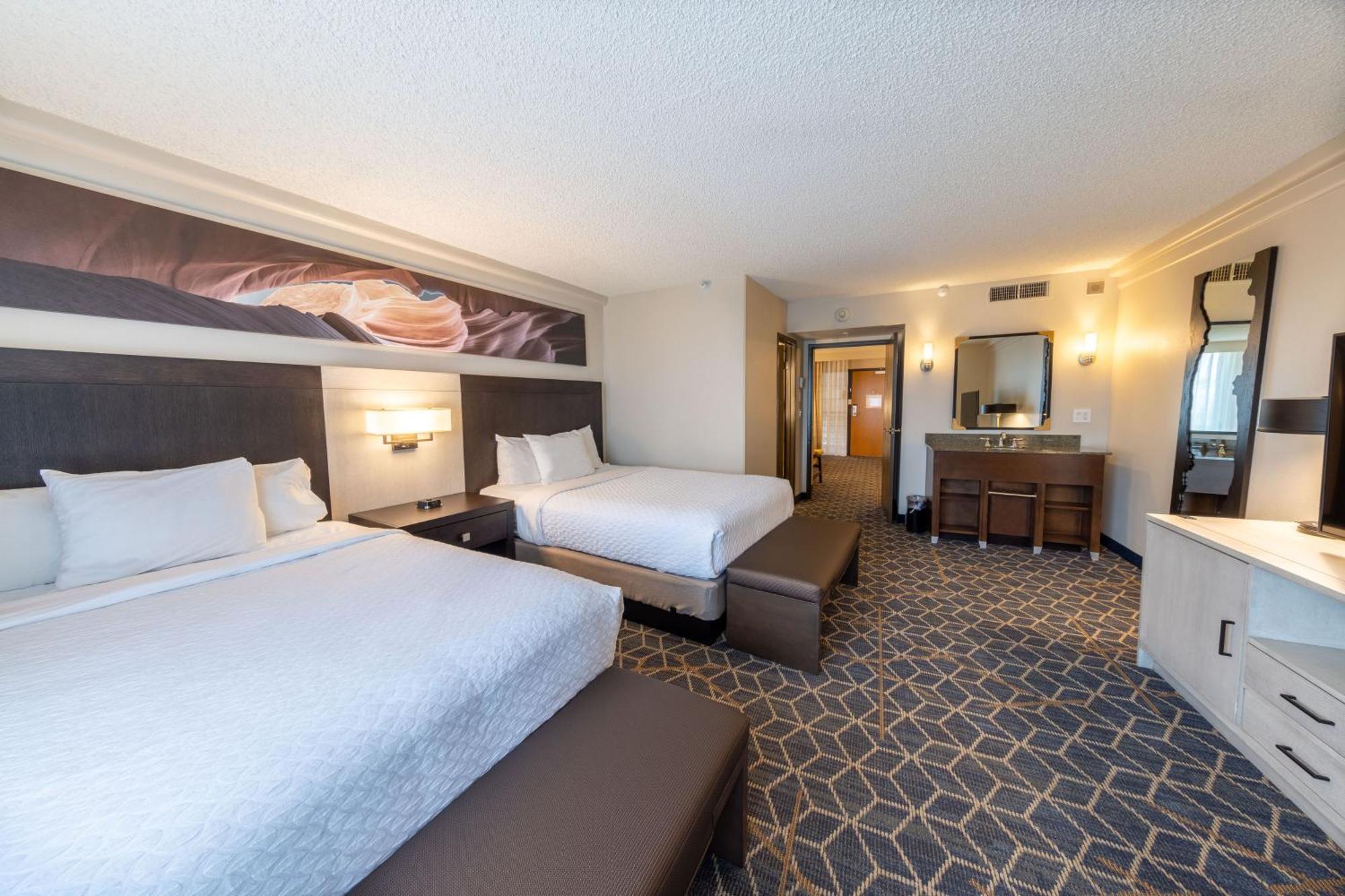 Embassy Suites By Hilton Phoenix Biltmore Екстериор снимка