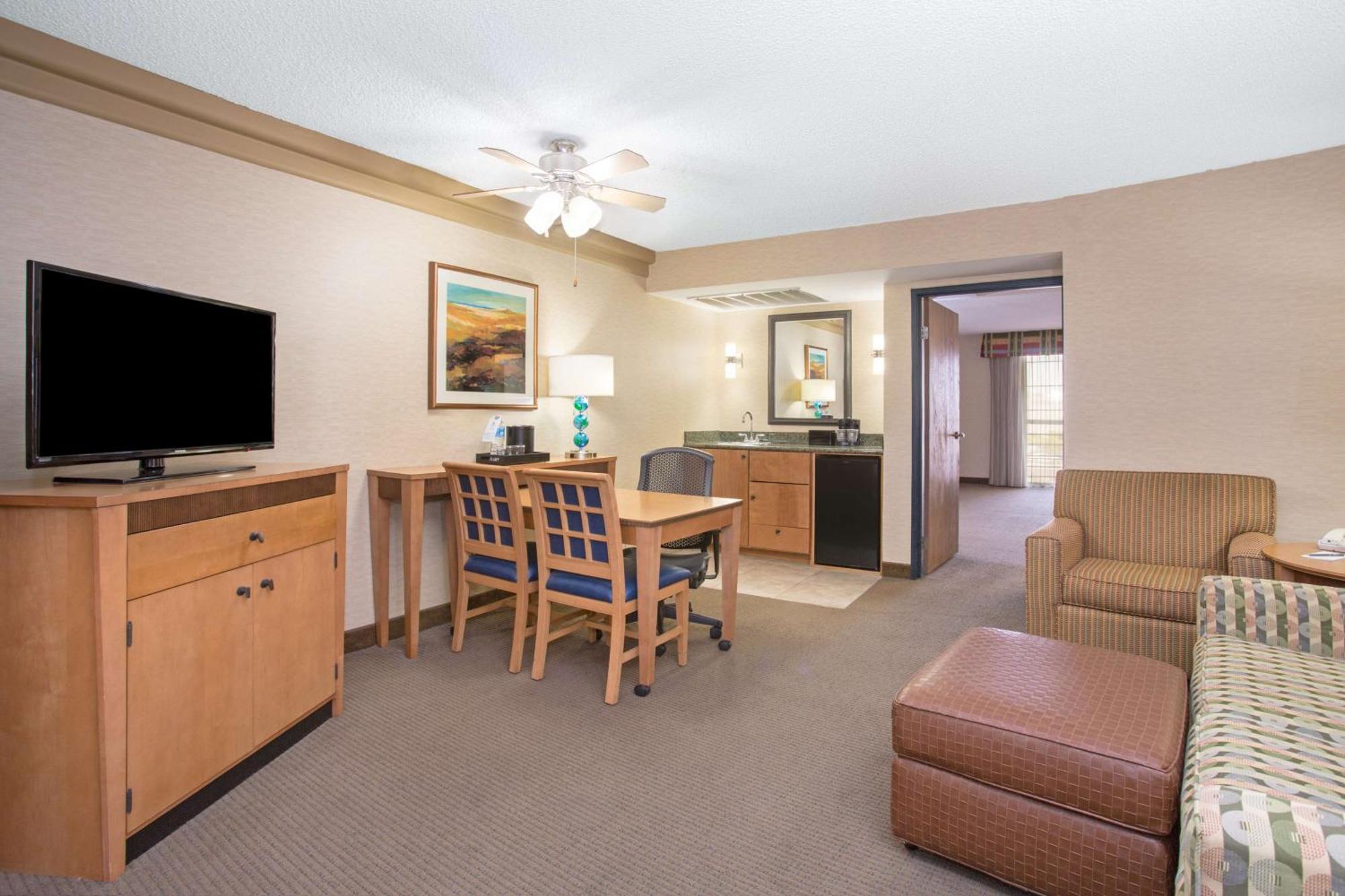 Embassy Suites By Hilton Phoenix Biltmore Екстериор снимка