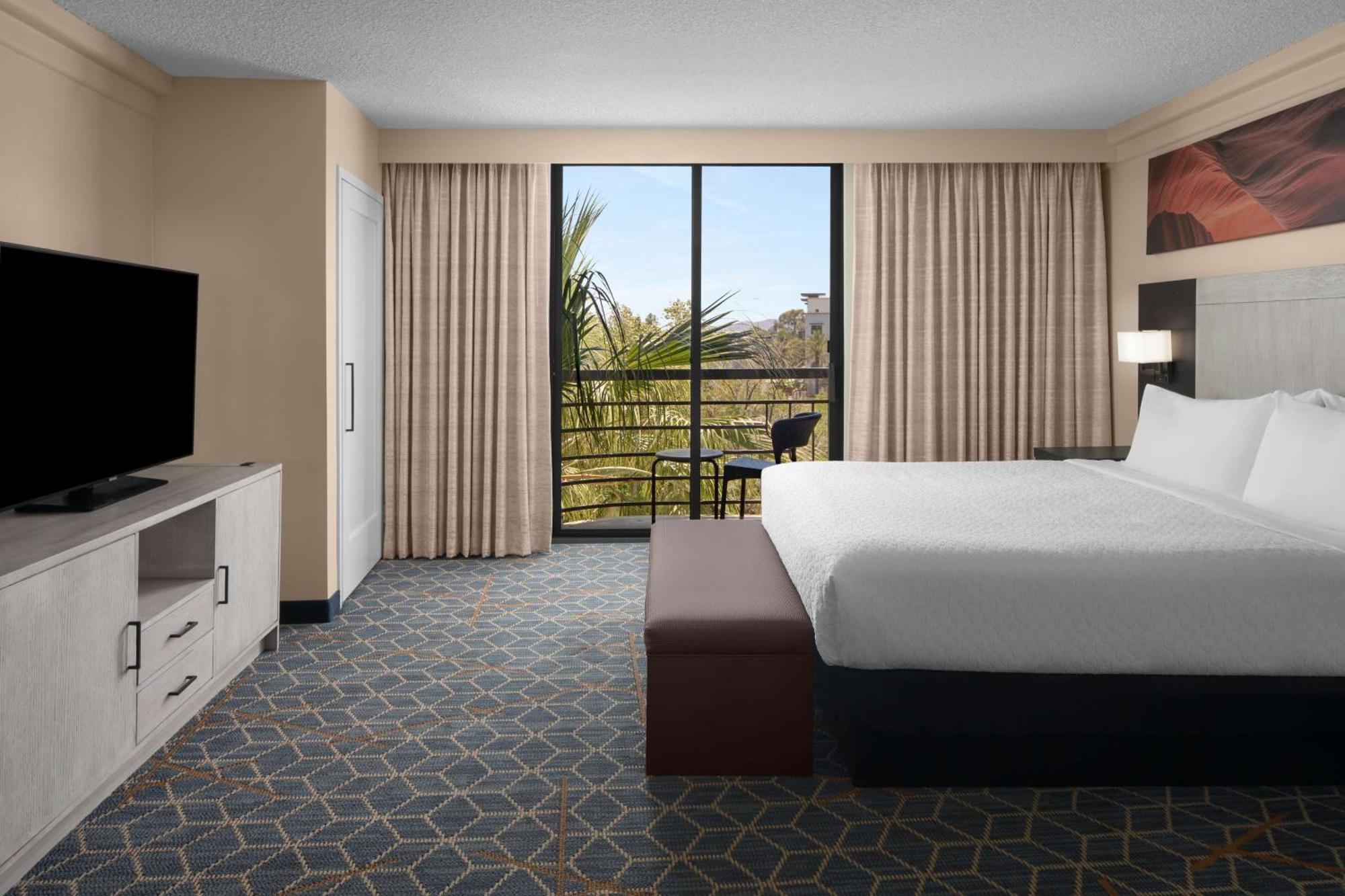 Embassy Suites By Hilton Phoenix Biltmore Екстериор снимка