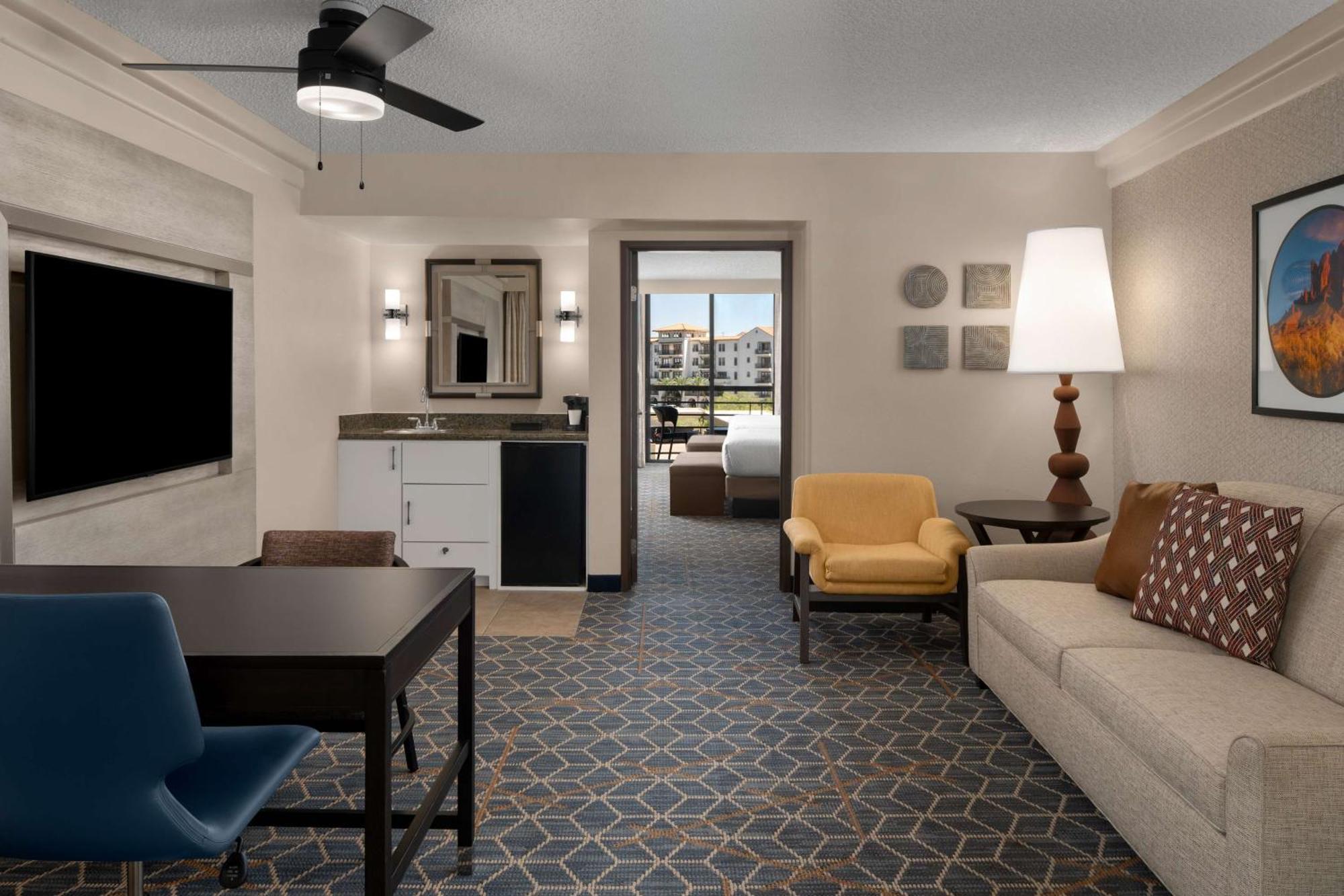 Embassy Suites By Hilton Phoenix Biltmore Екстериор снимка