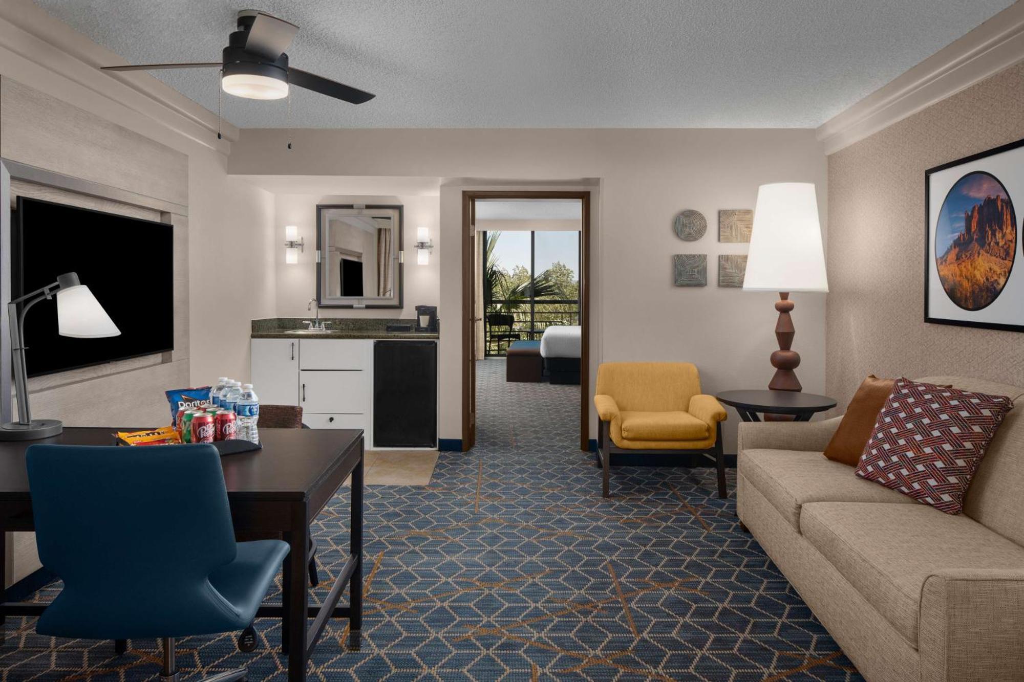 Embassy Suites By Hilton Phoenix Biltmore Екстериор снимка