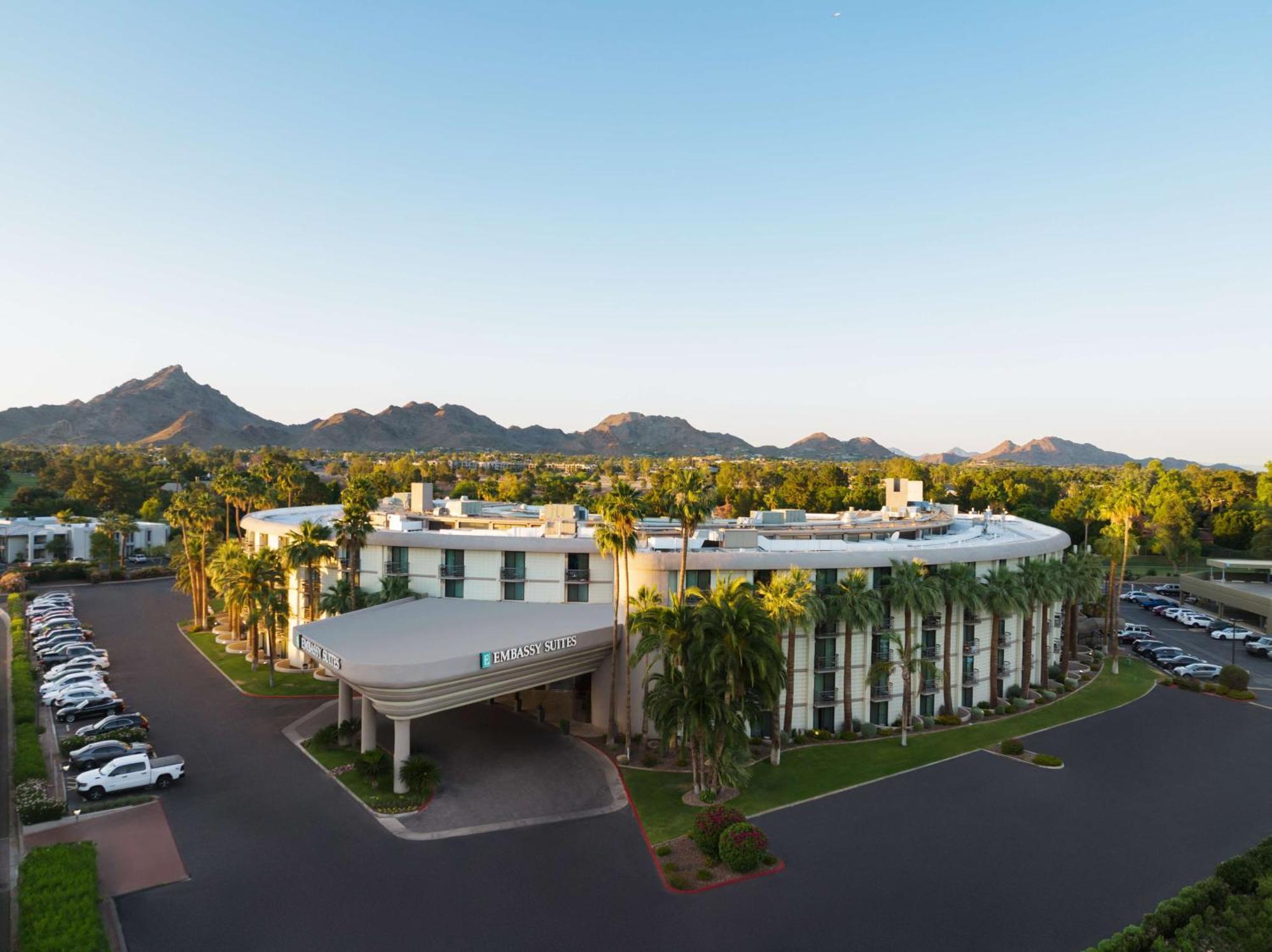 Embassy Suites By Hilton Phoenix Biltmore Екстериор снимка
