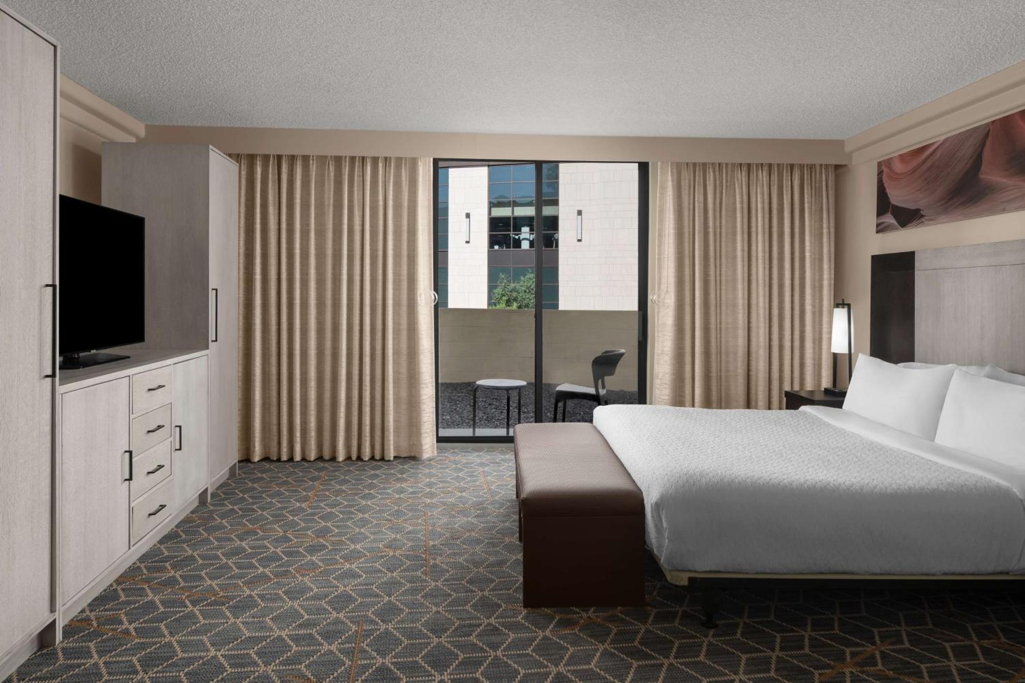 Embassy Suites By Hilton Phoenix Biltmore Екстериор снимка