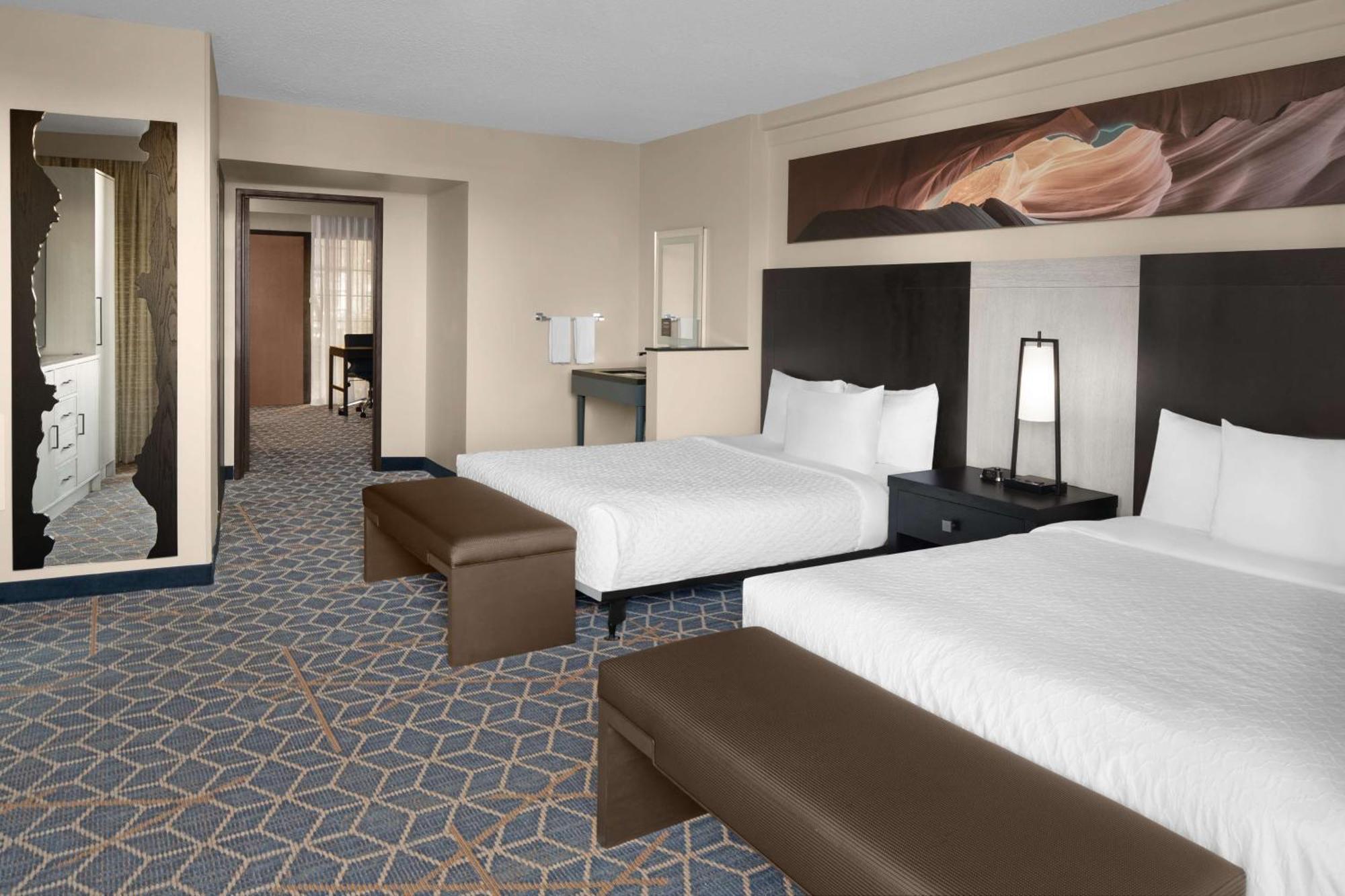 Embassy Suites By Hilton Phoenix Biltmore Екстериор снимка