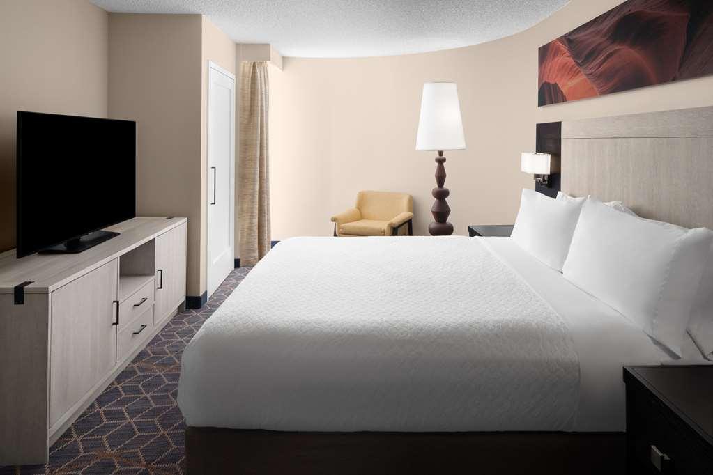 Embassy Suites By Hilton Phoenix Biltmore Стая снимка