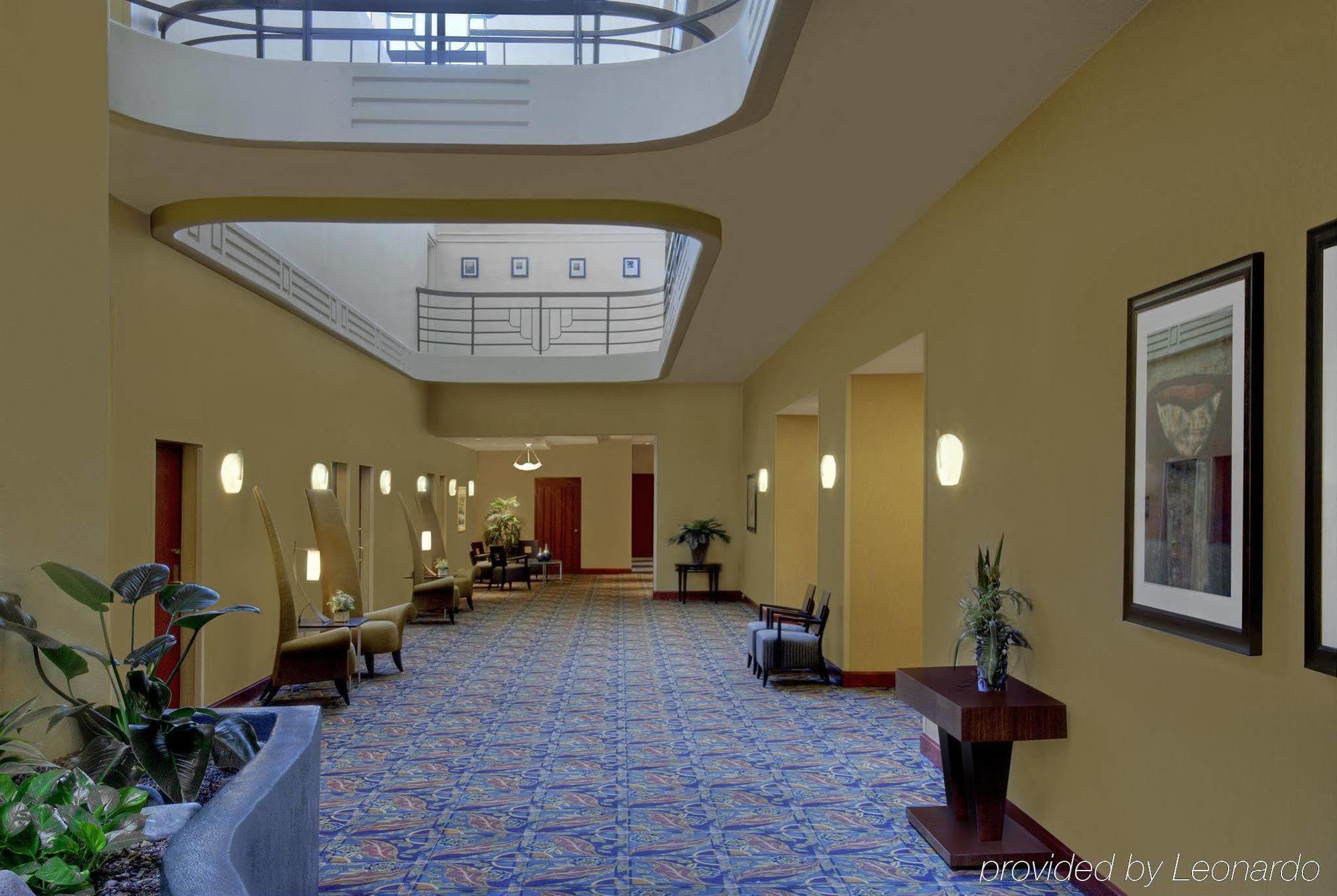 Embassy Suites By Hilton Phoenix Biltmore Интериор снимка